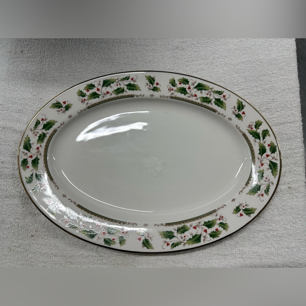Festive Oval Serving Platter Holly and Berry Pattern Christmas Table Serveware